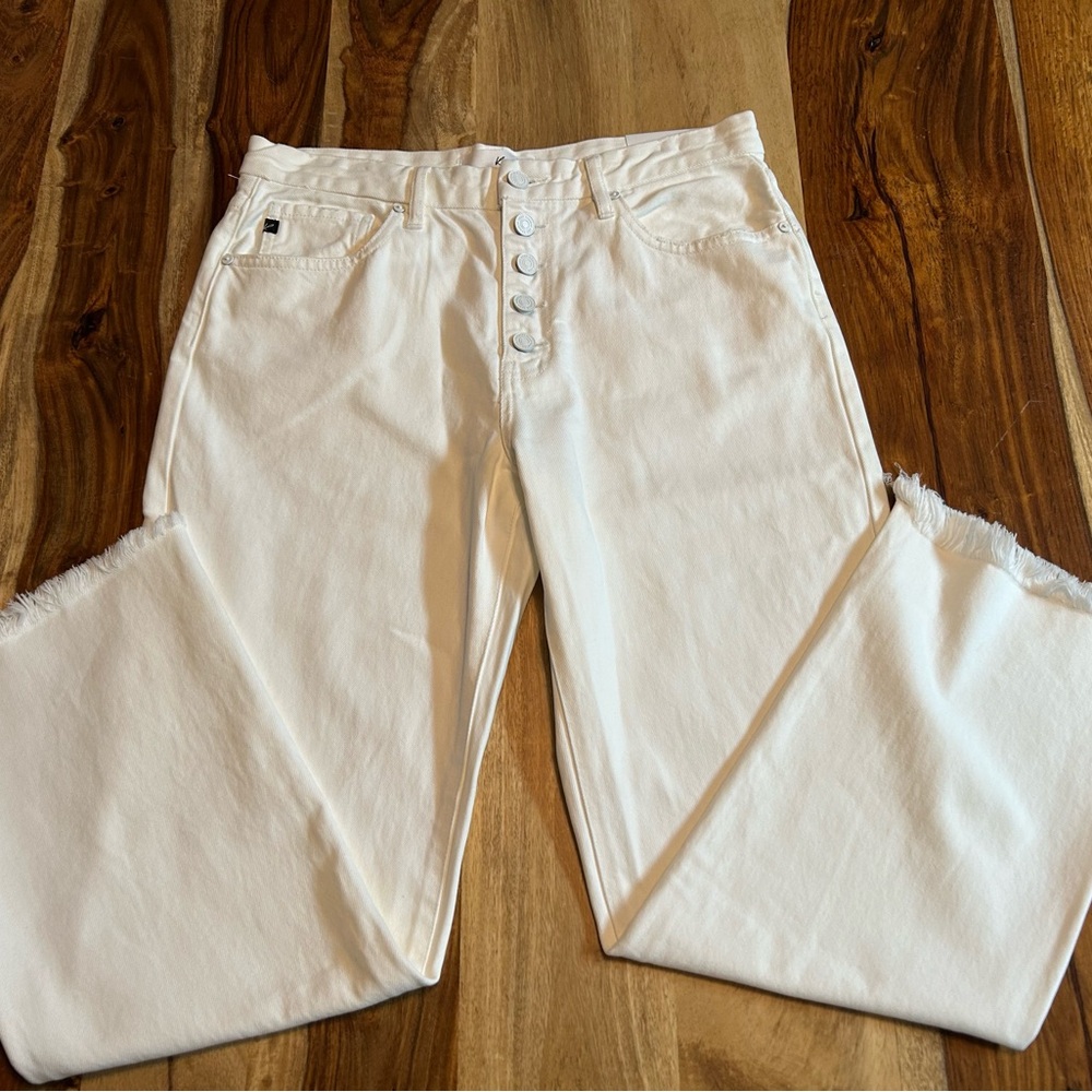 NWT KanCan White Button-Fly high rise, straight leg Jeans size 9/ 28